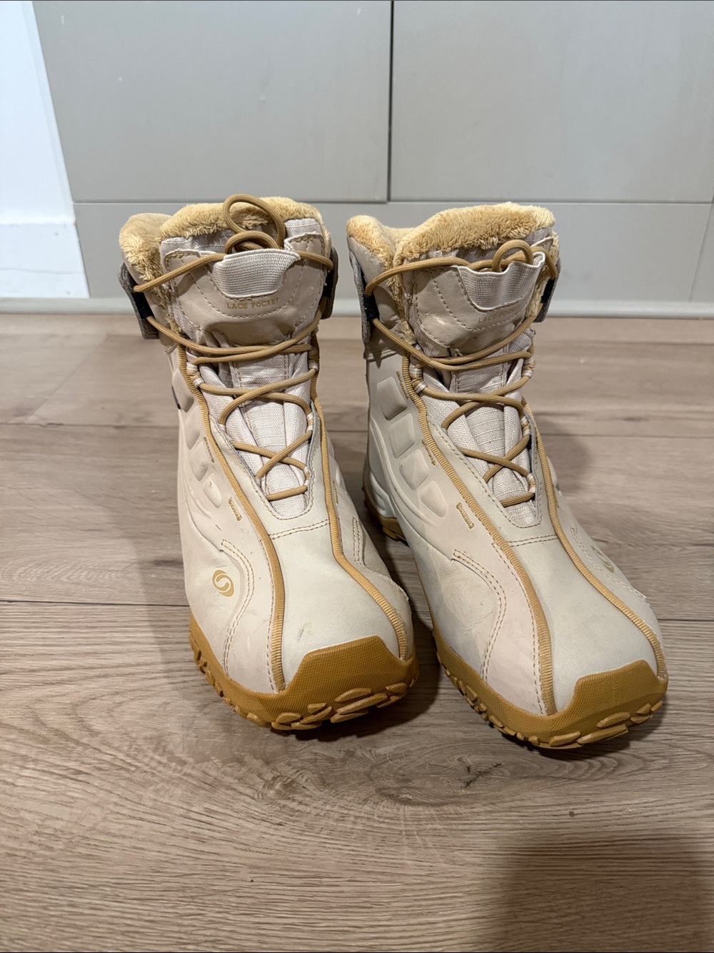 Salomon B52 TS GTX Winter Boots Women's 7.5 Thinsulate Gore-Tex Tan